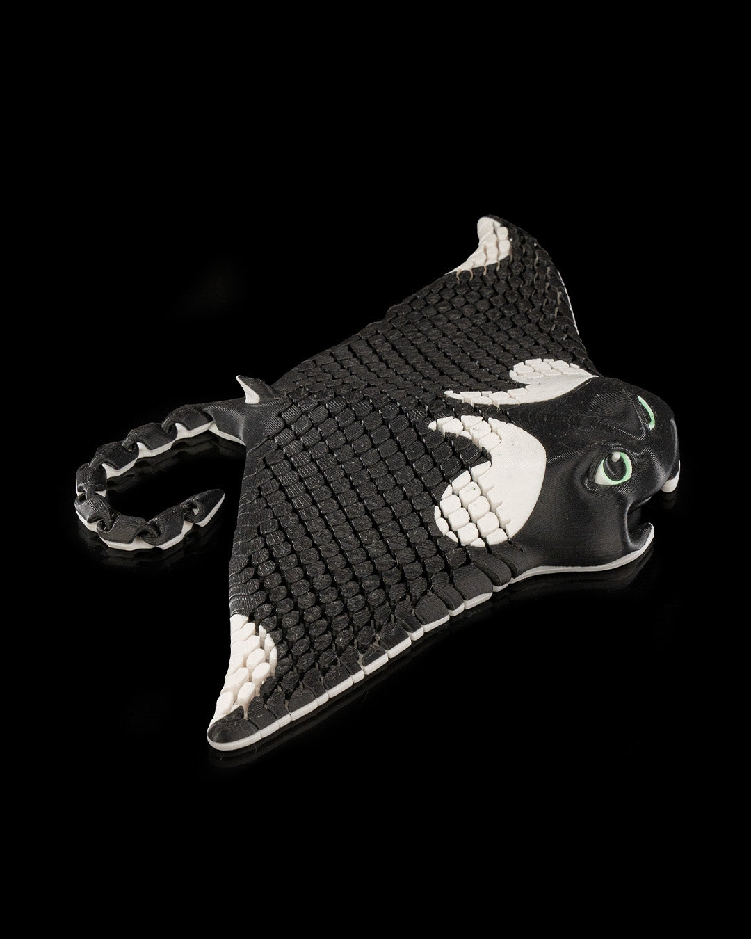 Majestic Manny – 3D Printed Articulated Manta Ray Toy, Flexible Fidget Figure, Ocean Animal Collectible