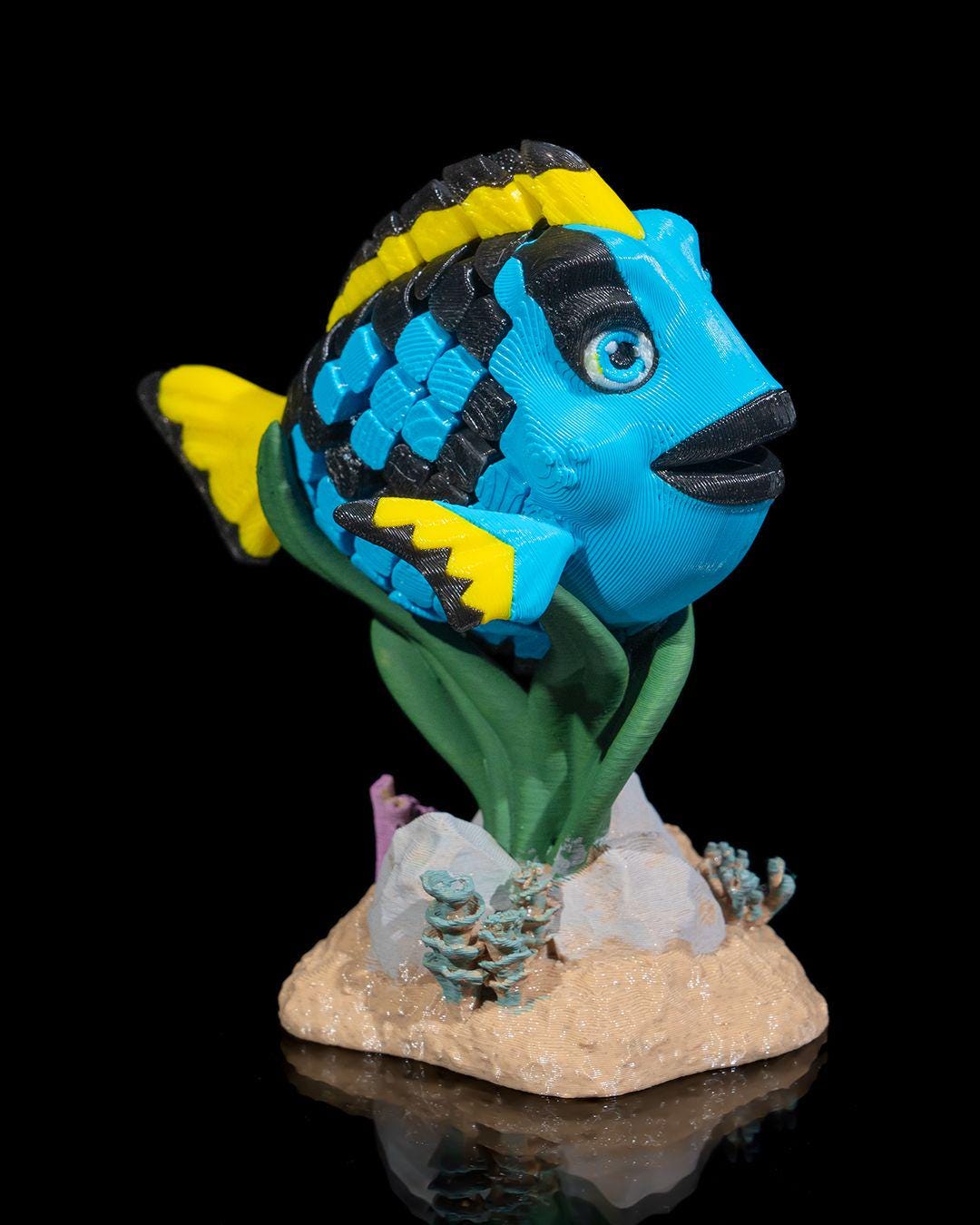 3D Printed Articulated Blue Tang Toy – Dolores the Flexible Fidget Desk Pet with Glass Eyes, Ocean-Themed Collectible Decor