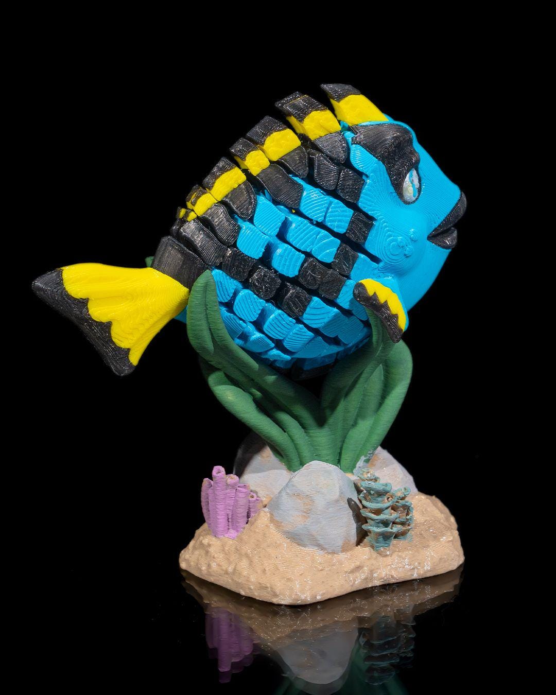 3D Printed Articulated Blue Tang Toy – Dolores the Flexible Fidget Desk Pet with Glass Eyes, Ocean-Themed Collectible Decor