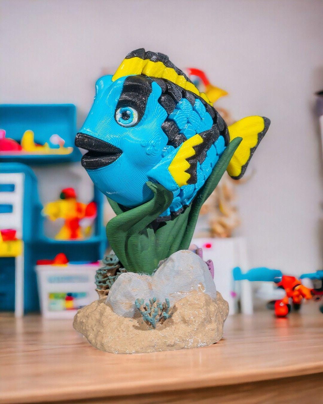 3D Printed Articulated Blue Tang Toy – Dolores the Flexible Fidget Desk Pet with Glass Eyes, Ocean-Themed Collectible Decor