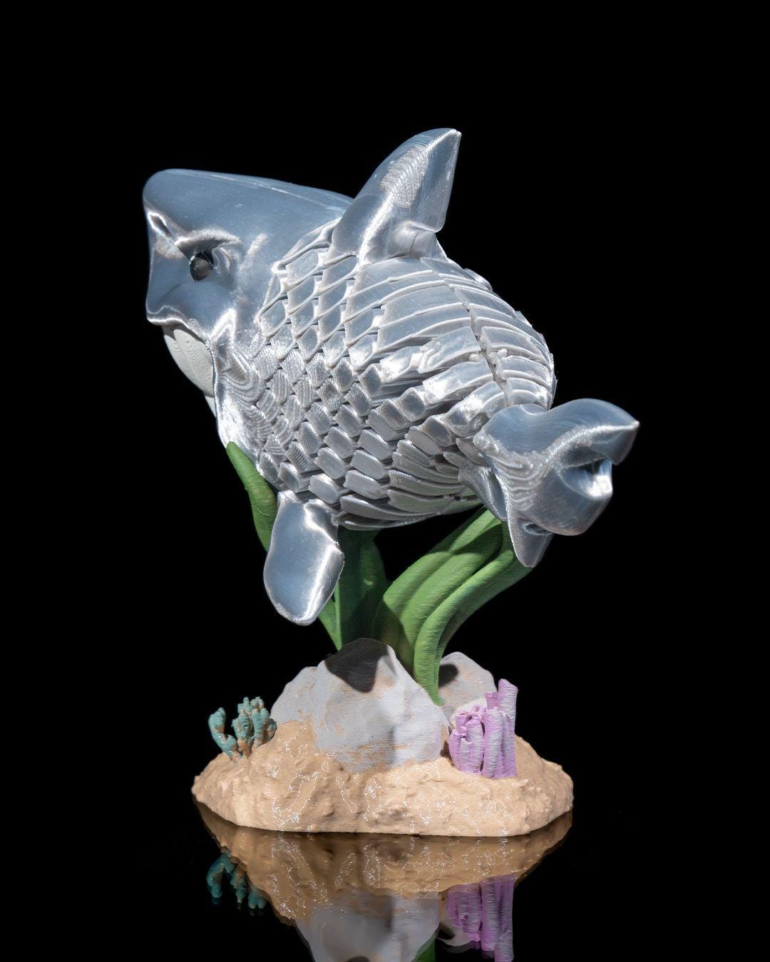 3D Printed Articulated White Shark Toy – Travis the Flexible Fidget Desk Pet, Ocean-Themed Collectible, Sea Creature Decor