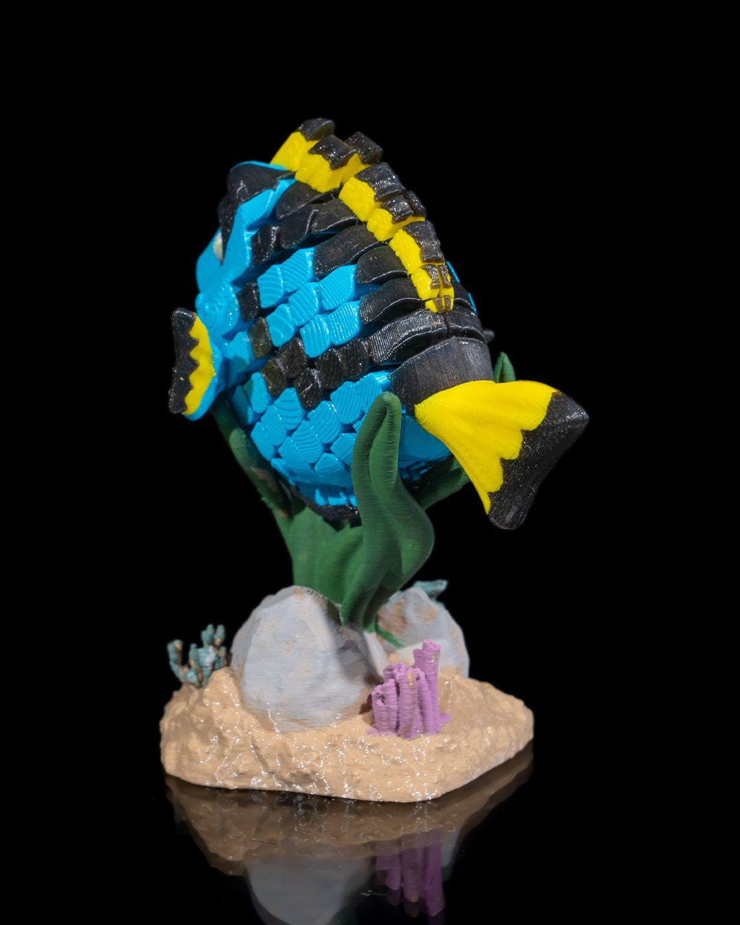 3D Printed Articulated Blue Tang Toy – Dolores the Flexible Fidget Desk Pet with Glass Eyes, Ocean-Themed Collectible Decor