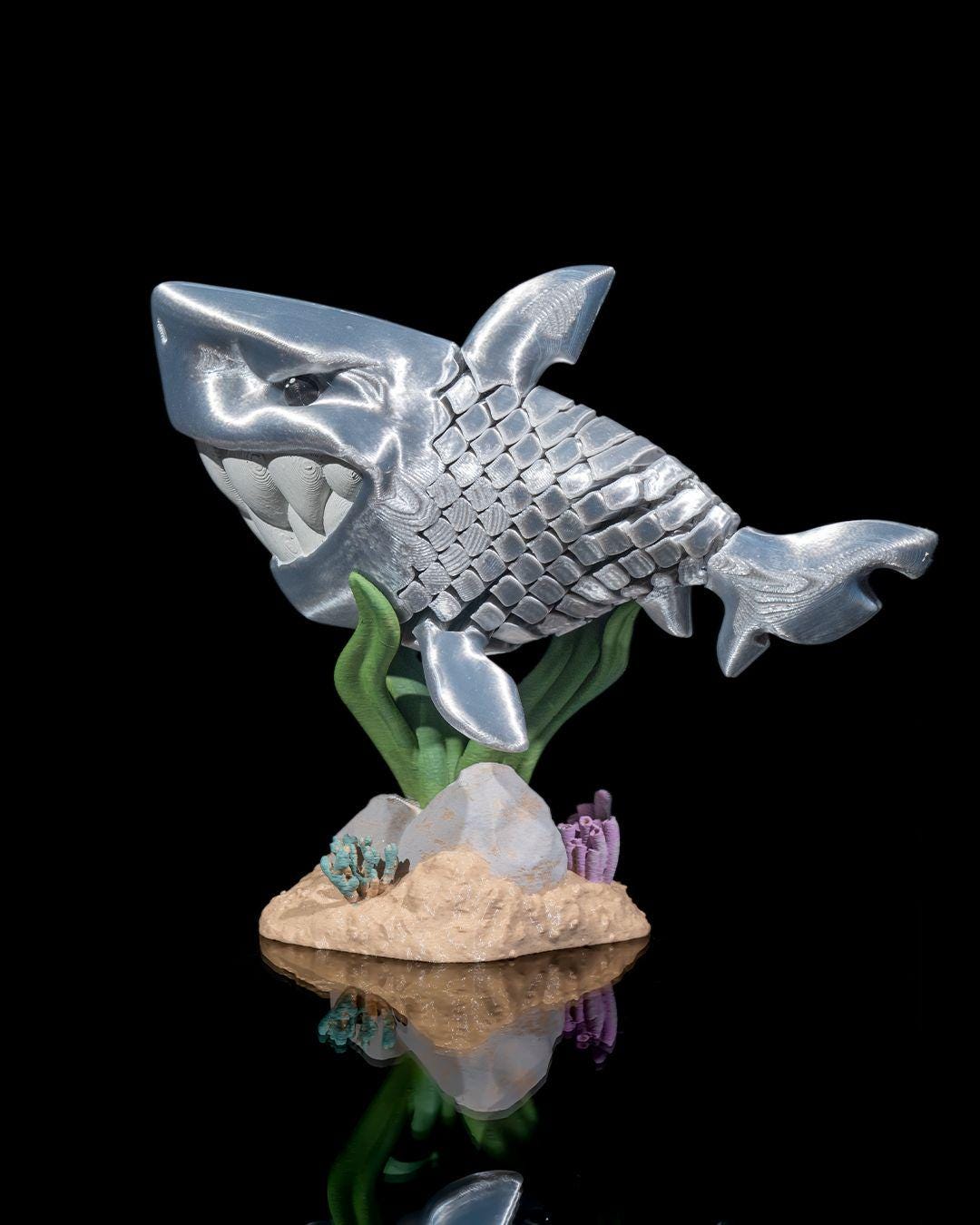 3D Printed Articulated White Shark Toy – Travis the Flexible Fidget Desk Pet, Ocean-Themed Collectible, Sea Creature Decor