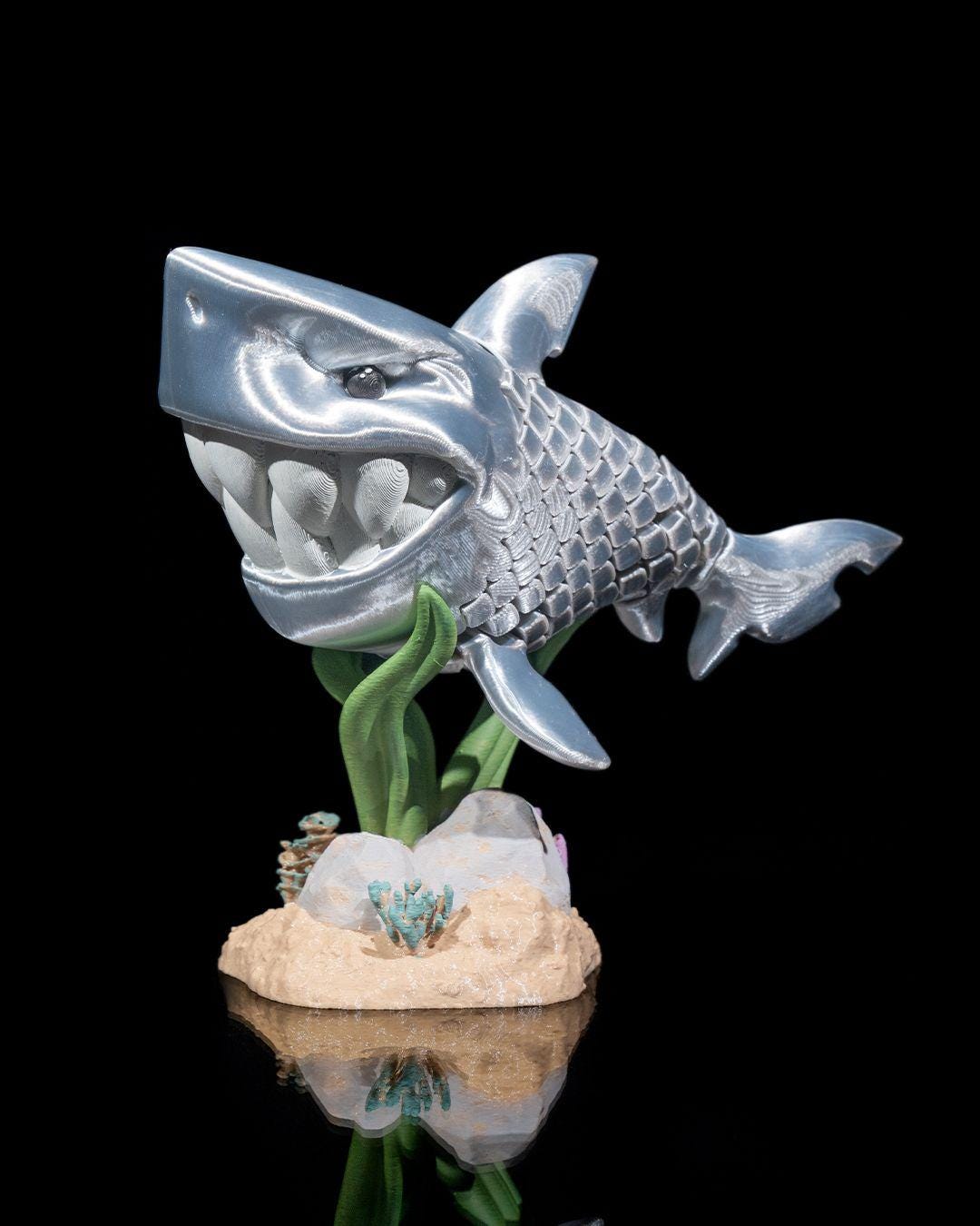 3D Printed Articulated White Shark Toy – Travis the Flexible Fidget Desk Pet, Ocean-Themed Collectible, Sea Creature Decor