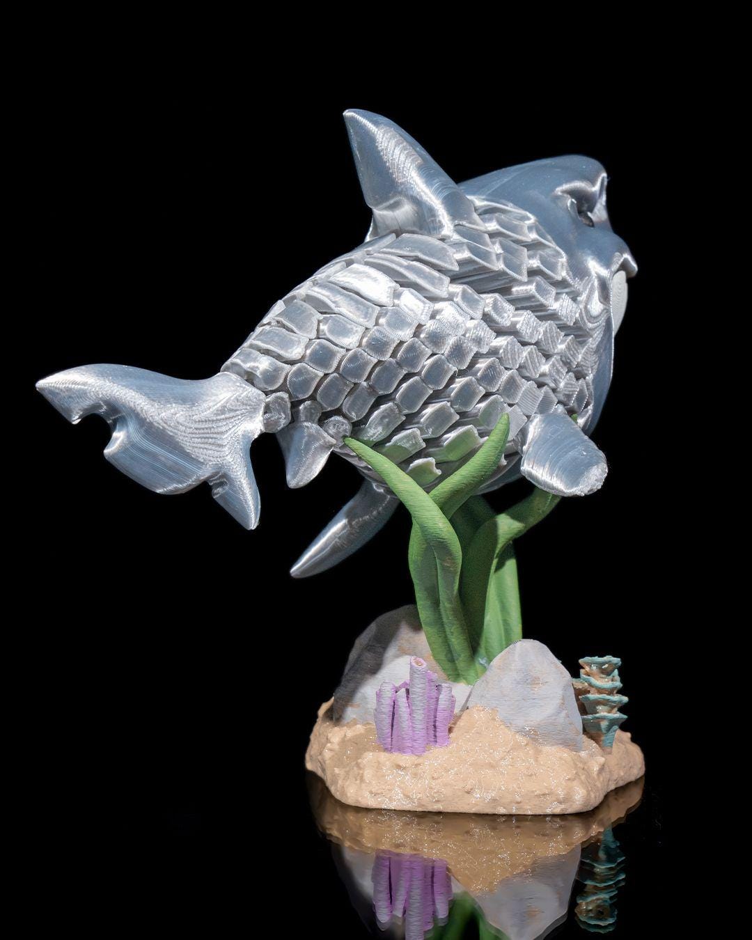 3D Printed Articulated White Shark Toy – Travis the Flexible Fidget Desk Pet, Ocean-Themed Collectible, Sea Creature Decor